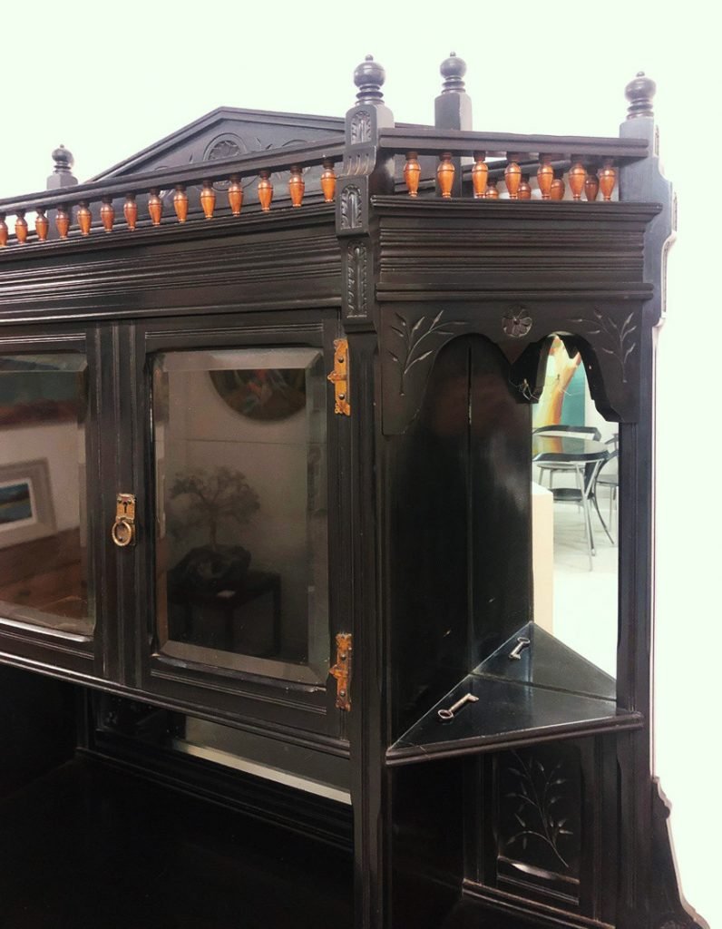 Aesthetic cabinet