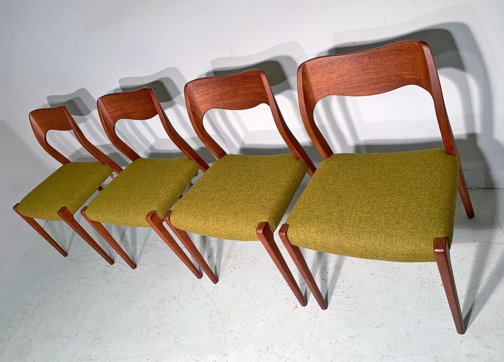 Moller table and chairs teak
