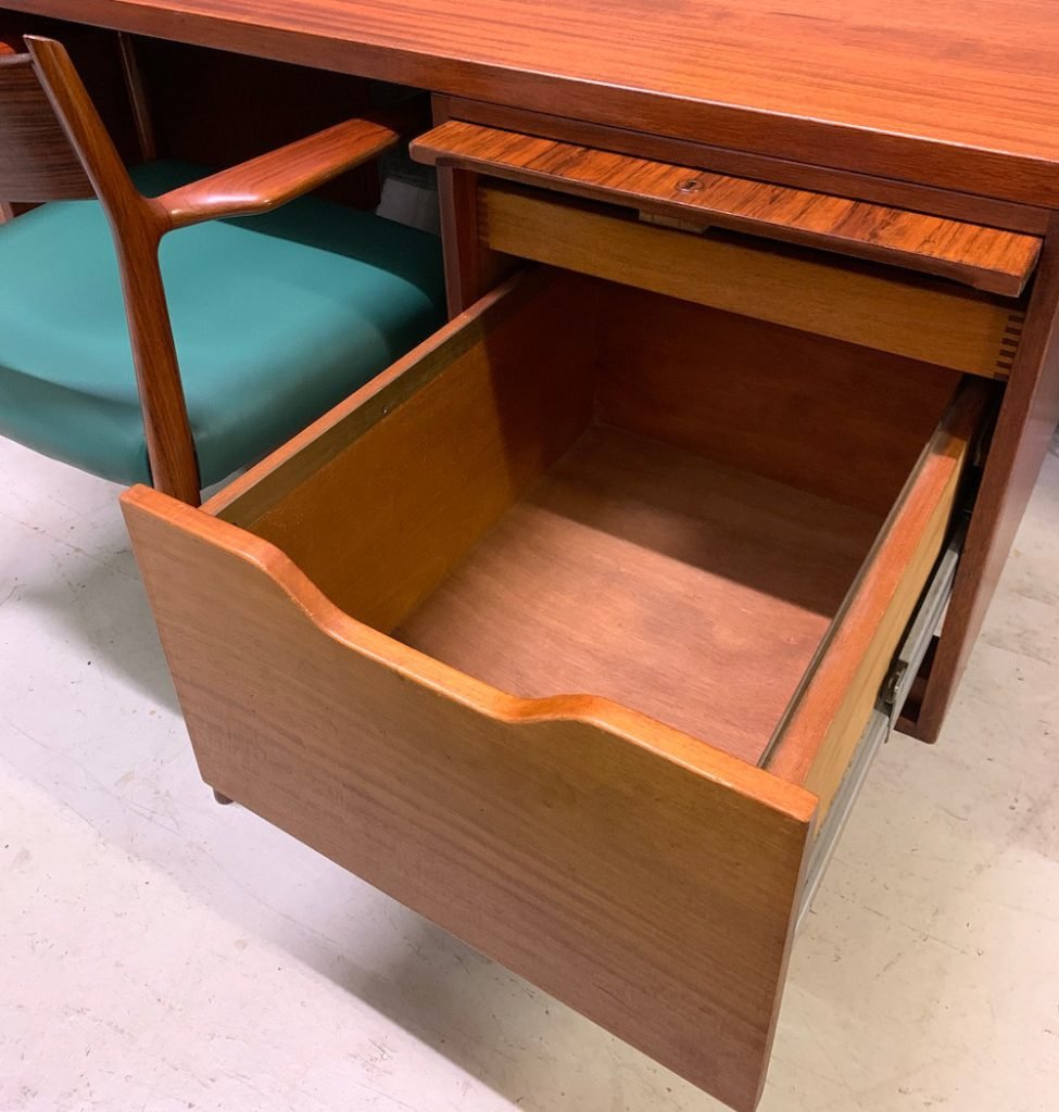 Gordon Russell desk